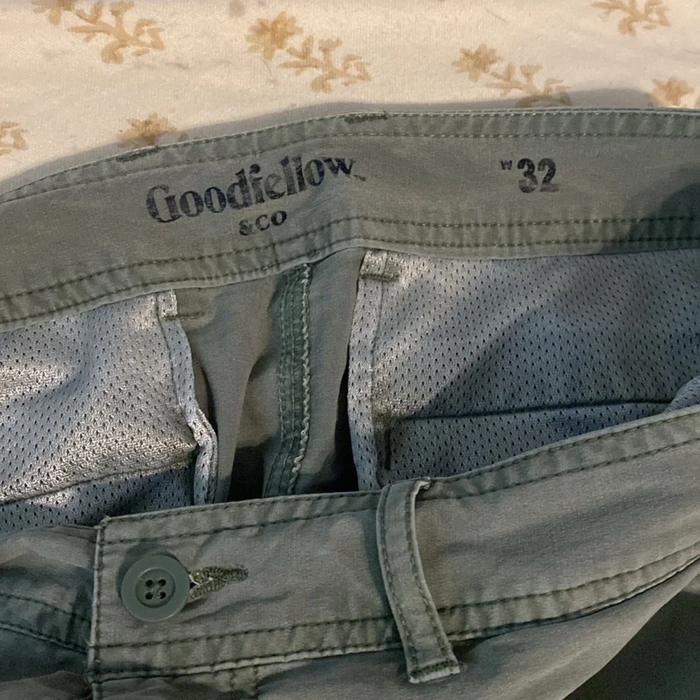 Goodfellow light weight shorts size 32